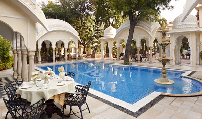 Pool in Hotel Alsisar Haveli